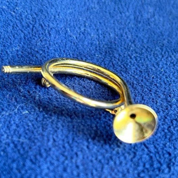 Vintage Small Gold Tone French Horn Brooch - Picture 2 of 5